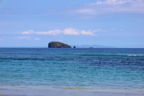 Anom-Mendira-beach-Candidasa-Bali-Lombok-view