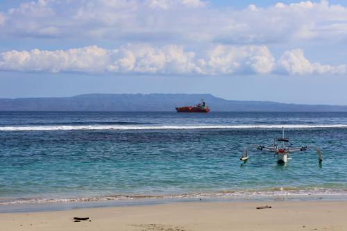 Anom-Mendira-beach-Candidasa-Bali-Nusa-Penida-view