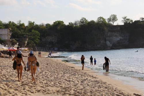 Balangan-Beach-Nusa-Dua-Bali-