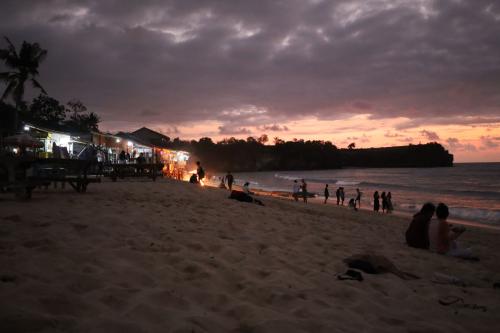 Balangan-Beach-Nusa-Dua-Bali-bonfire