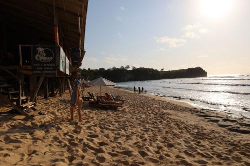 Balangan-Beach-Nusa-Dua-Bali-warung