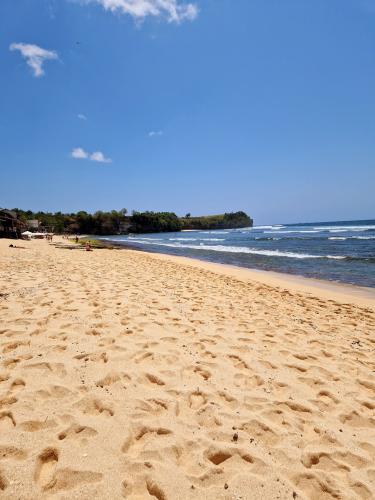 Balangan-Beach-Nusa-Dua-Bali