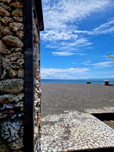 Bug-Bug-Beach-Bali-entrance