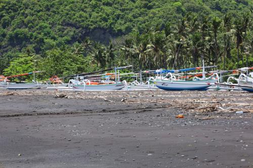 Bug-Bug-Beach-Bali-local-boats