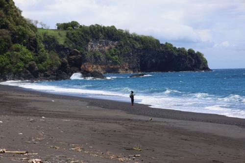 Bug-Bug-Beach-Bali-local-fisherman
