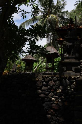 Bug-Bug-Beach-Bali-old-temple