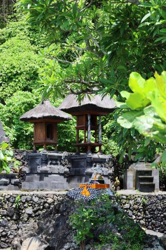 Bug-Bug-Beach-Bali-temple