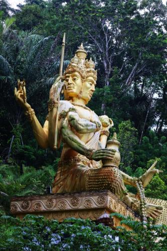Jagasatru-Waterfall-faces-of-Brahma