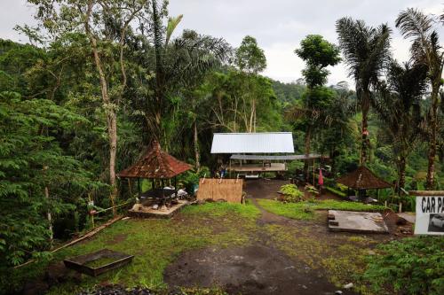 Jagasatru-Waterfall-parking-space