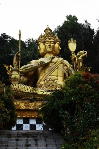 Jagasatru-Waterfall-statue