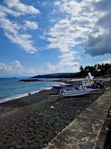 Jasri-Beach-Bali-sandy-part