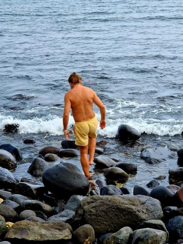 Jasri-Beach-Bali-sea-entrance