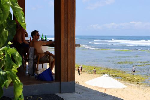 Nyang-Nyang-Beach-Bali-bar