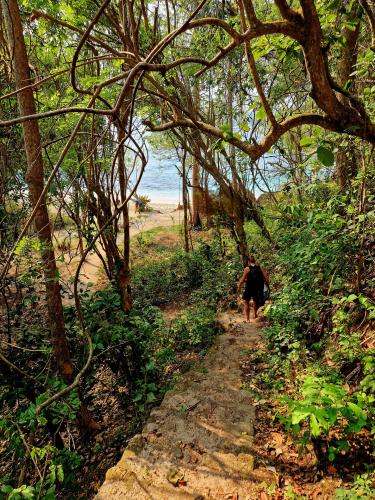 Pandan-Beach-Nusa-Penida-stairs