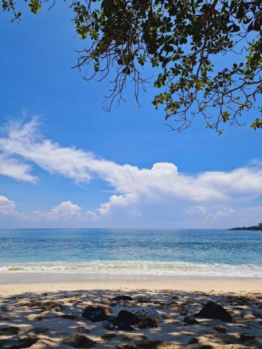 Virgin-Beach-Bali-natural-shade
