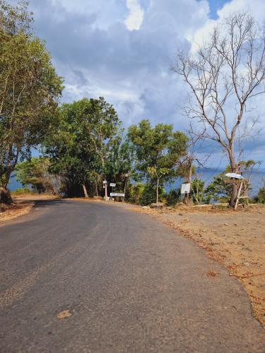 Virgin-Beach-Bali-road-to-the-parking